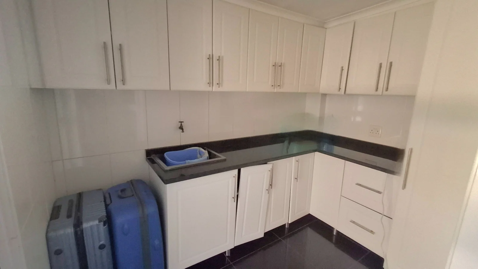 Modern, Secure & Immaculate 2-Bedroom Simplex in Meer en See
