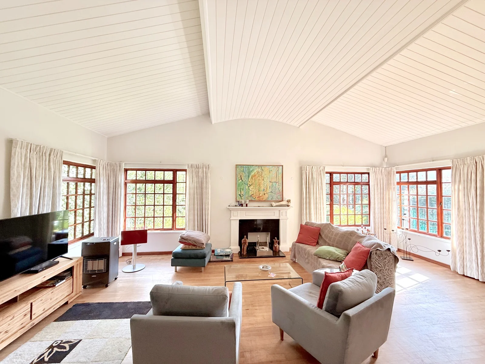 Characterful and spacious four bedroom family home, including self-contained flat, on double plot.