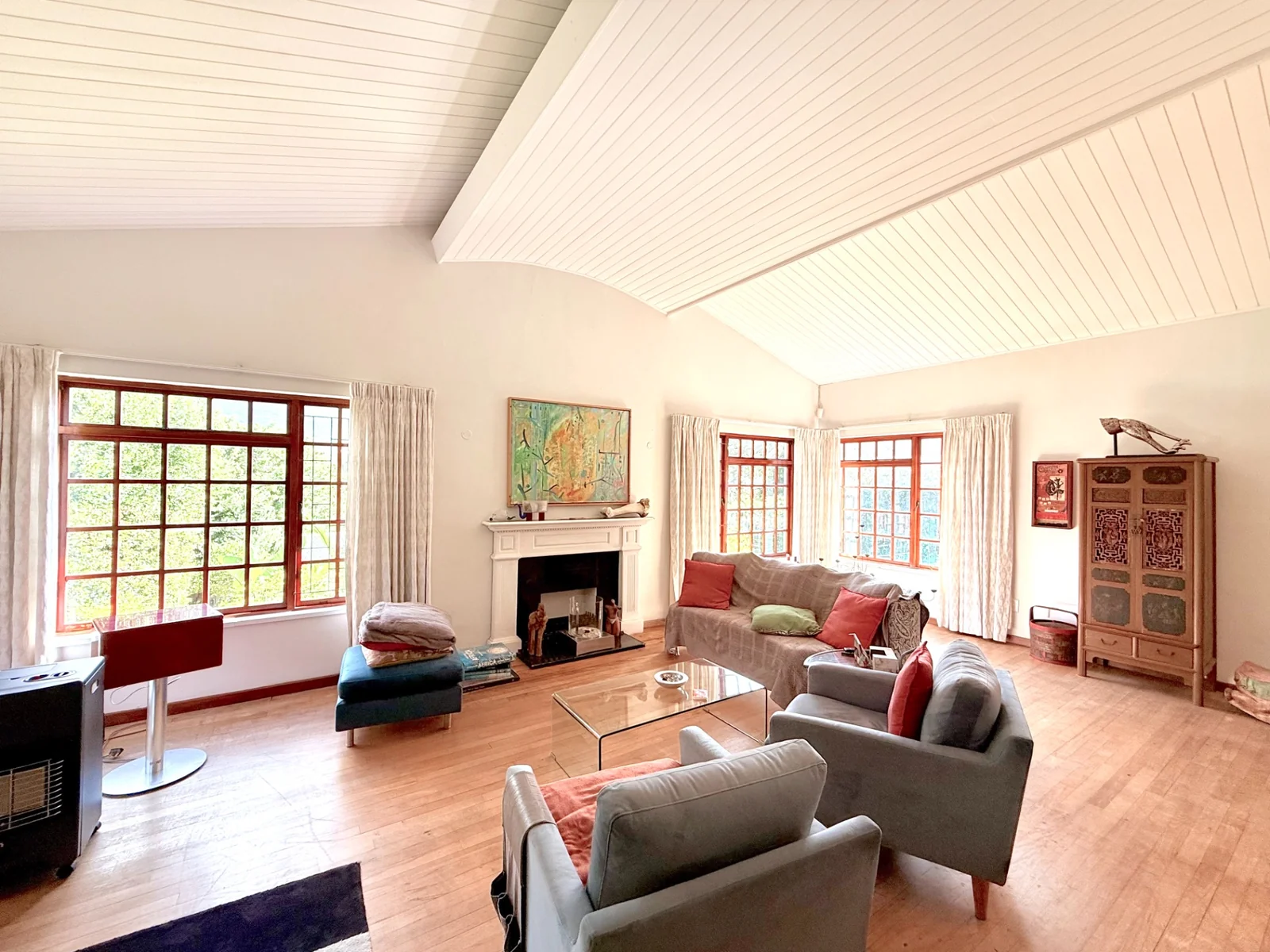 Characterful and spacious four bedroom family home, including self-contained flat, on double plot.