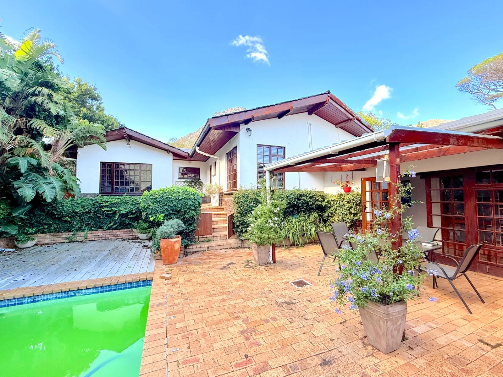 Characterful and spacious four bedroom family home, including self-contained flat, on double plot.