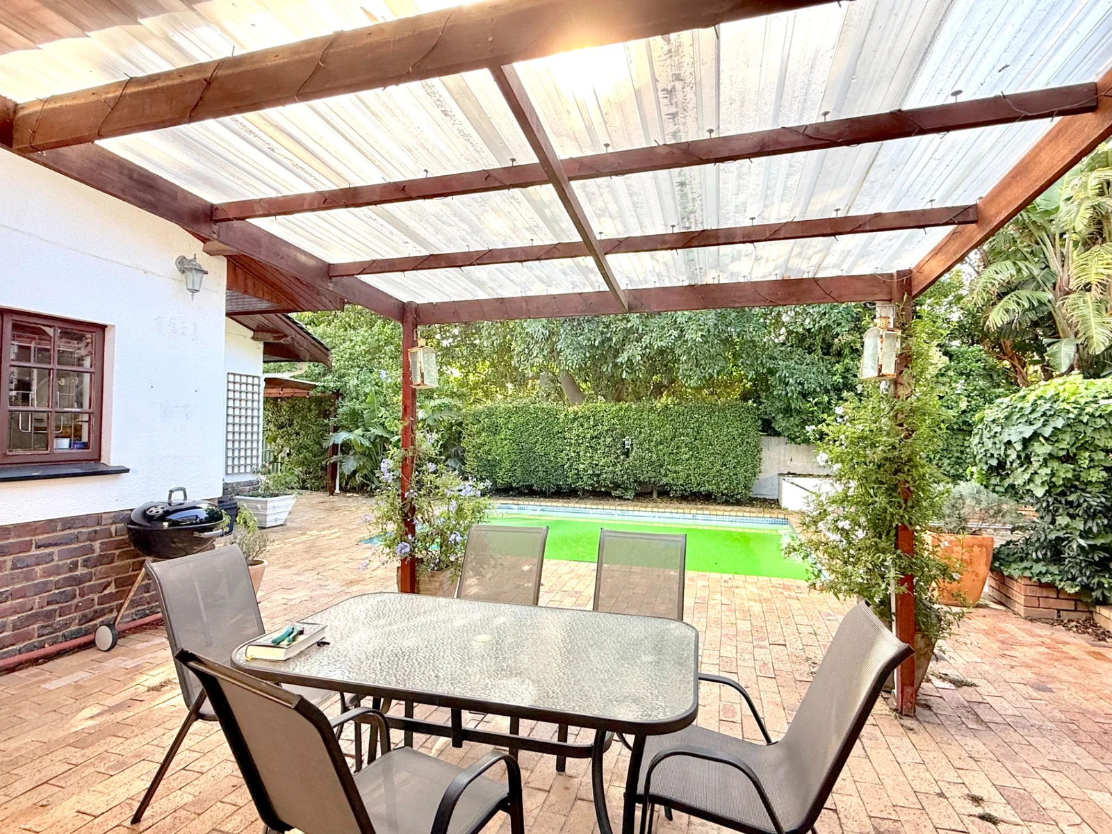 Characterful and spacious four bedroom family home, including self-contained flat, on double plot.