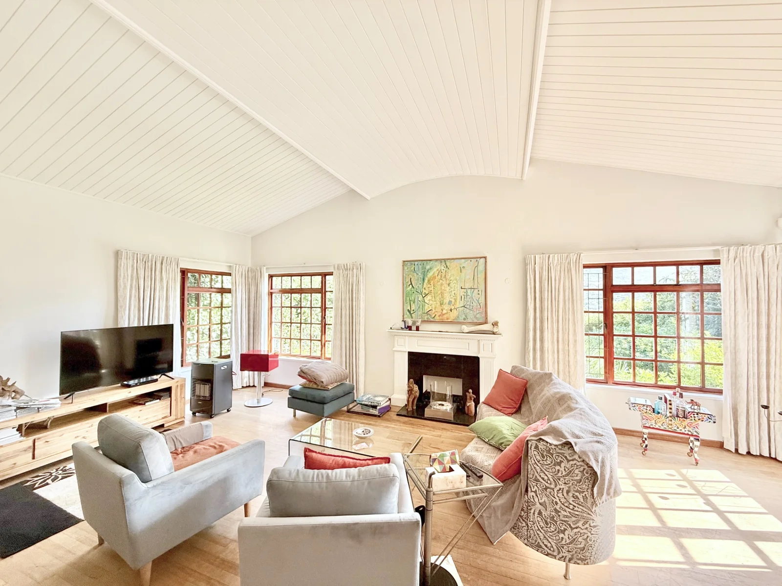 Characterful and spacious four bedroom family home, including self-contained flat, on double plot.