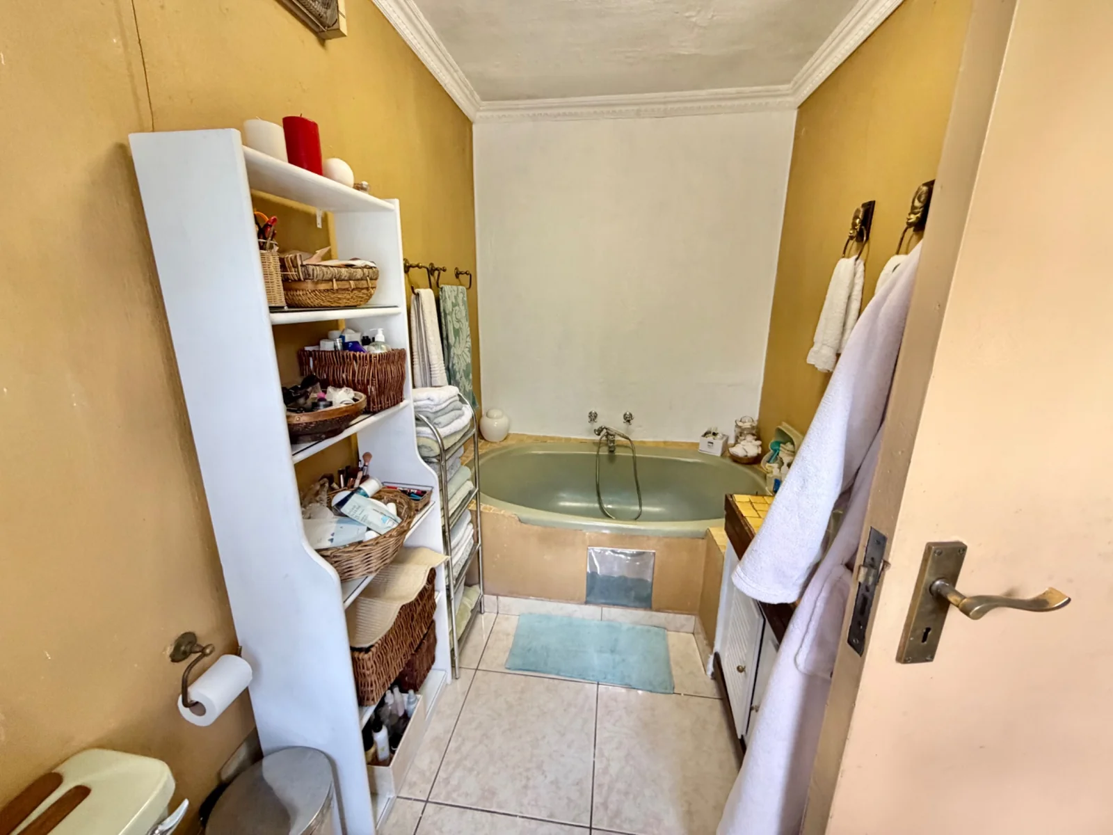 Investment Property in Glen Austin, Midrand – 1 Hectare Income-Generating Multi-Let Asset with Cottages & Massive Development Potential