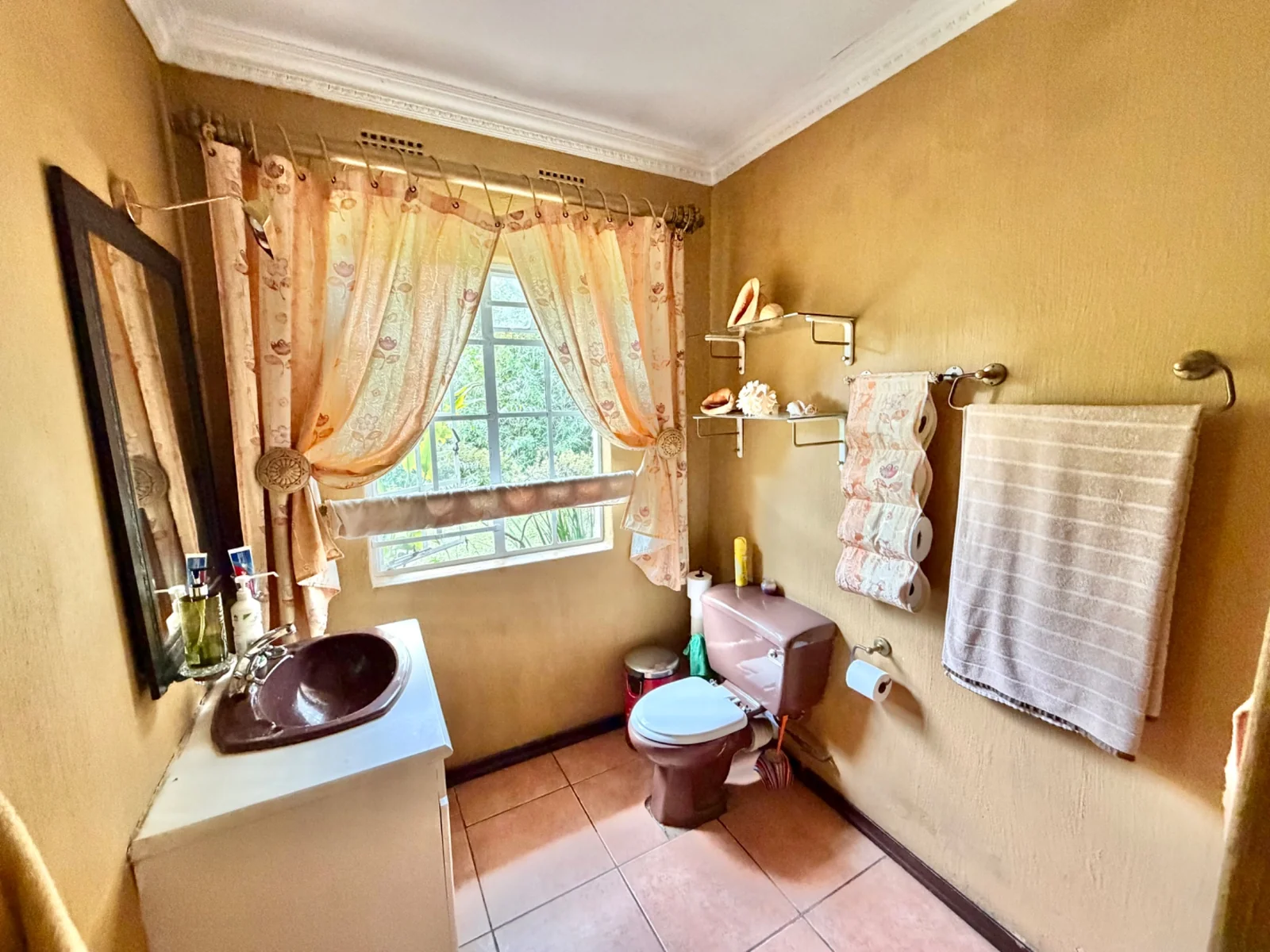 Investment Property in Glen Austin, Midrand – 1 Hectare Income-Generating Multi-Let Asset with Cottages & Massive Development Potential