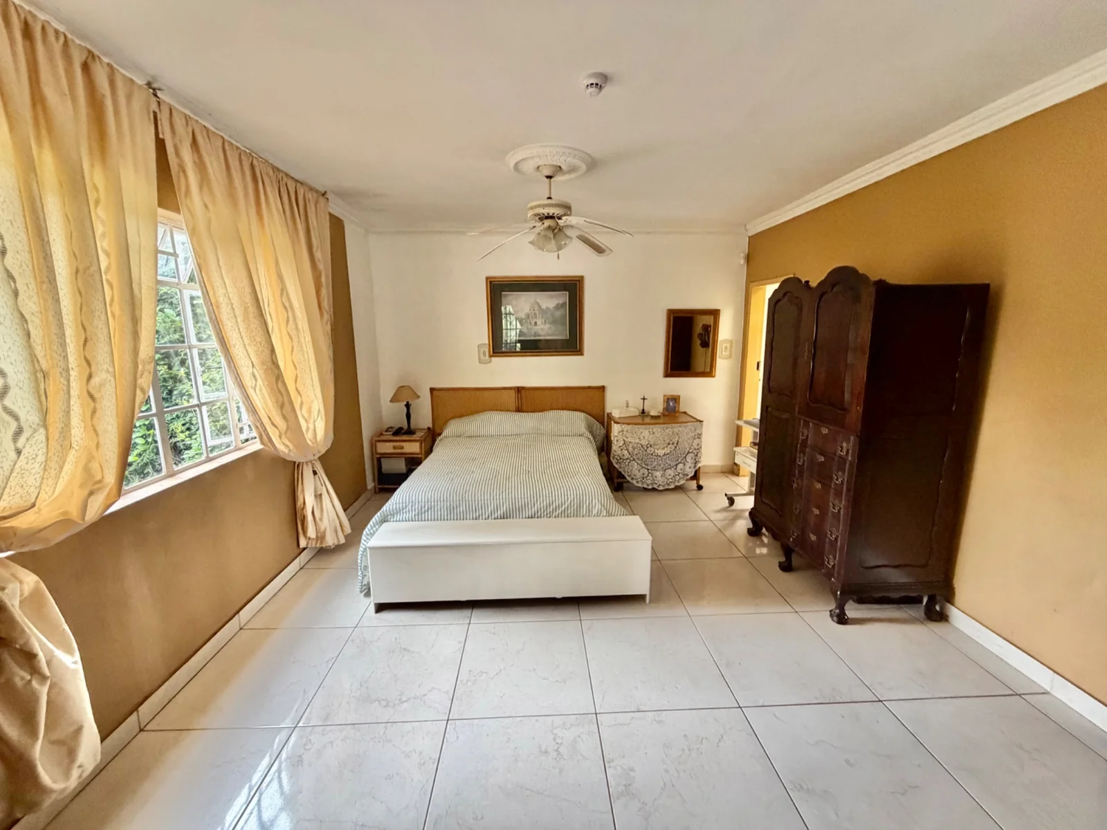 Investment Property in Glen Austin, Midrand – 1 Hectare Income-Generating Multi-Let Asset with Cottages & Massive Development Potential
