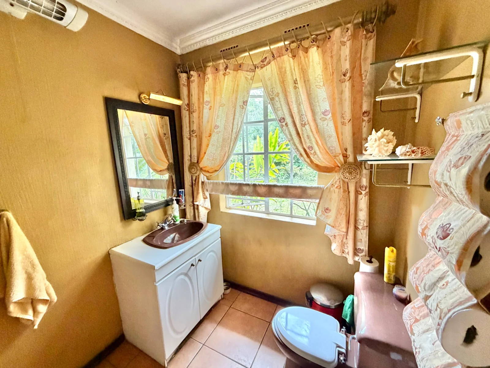 Investment Property in Glen Austin, Midrand – 1 Hectare Income-Generating Multi-Let Asset with Cottages & Massive Development Potential