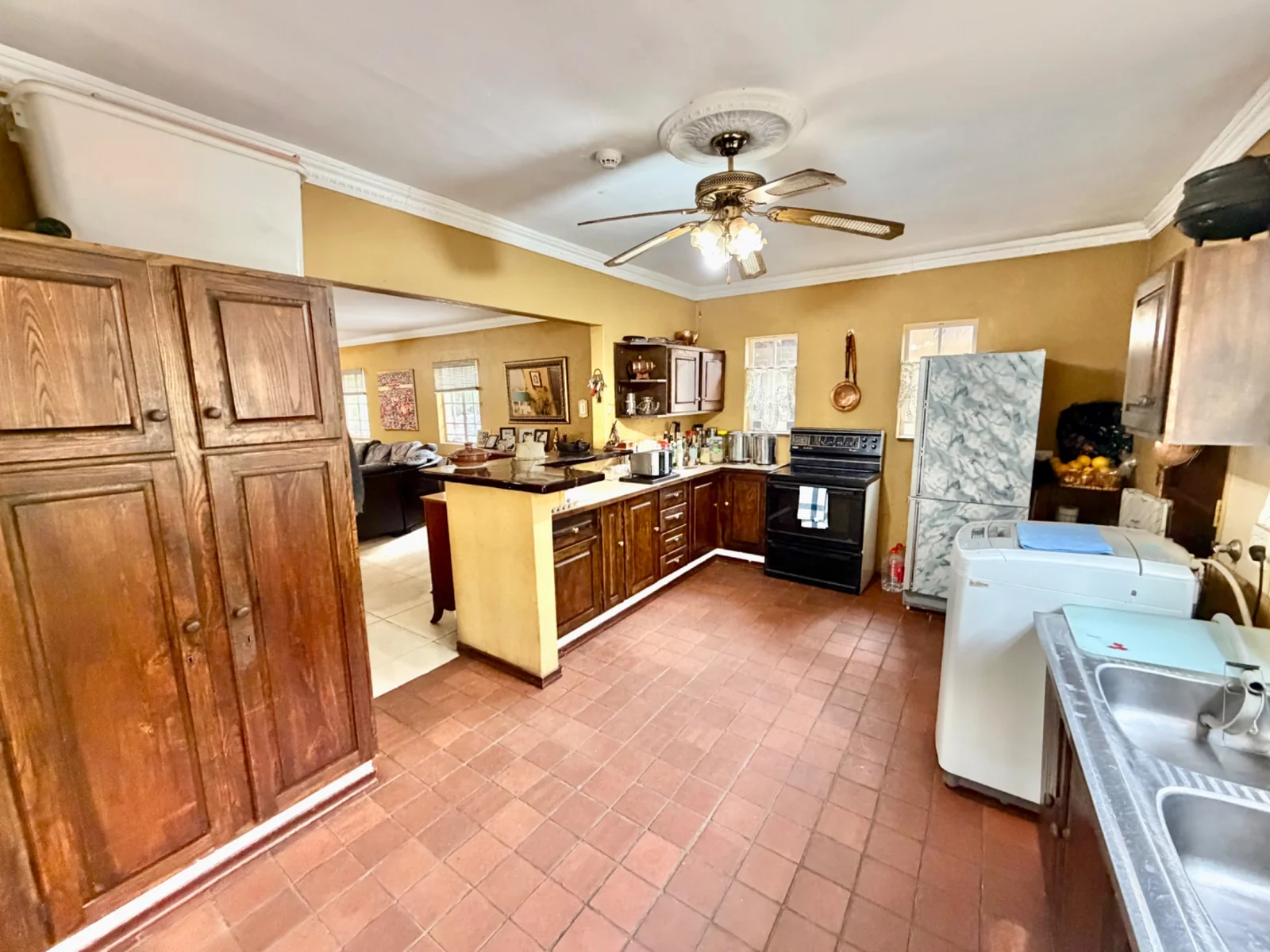 Investment Property in Glen Austin, Midrand – 1 Hectare Income-Generating Multi-Let Asset with Cottages & Massive Development Potential