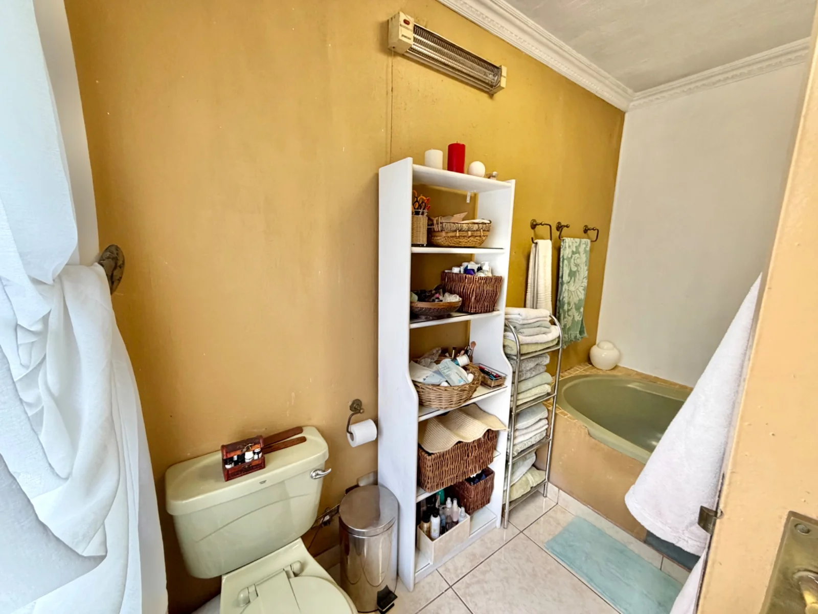 Investment Property in Glen Austin, Midrand – 1 Hectare Income-Generating Multi-Let Asset with Cottages & Massive Development Potential
