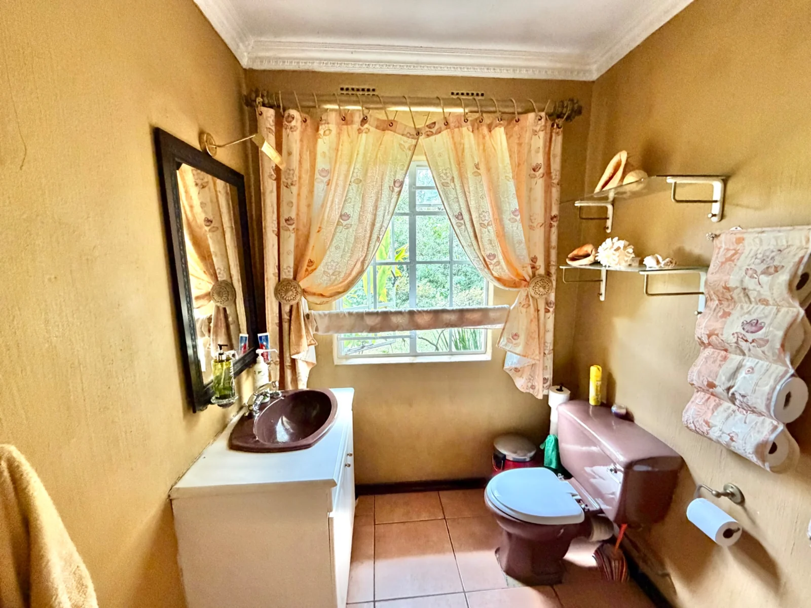 Investment Property in Glen Austin, Midrand – 1 Hectare Income-Generating Multi-Let Asset with Cottages & Massive Development Potential