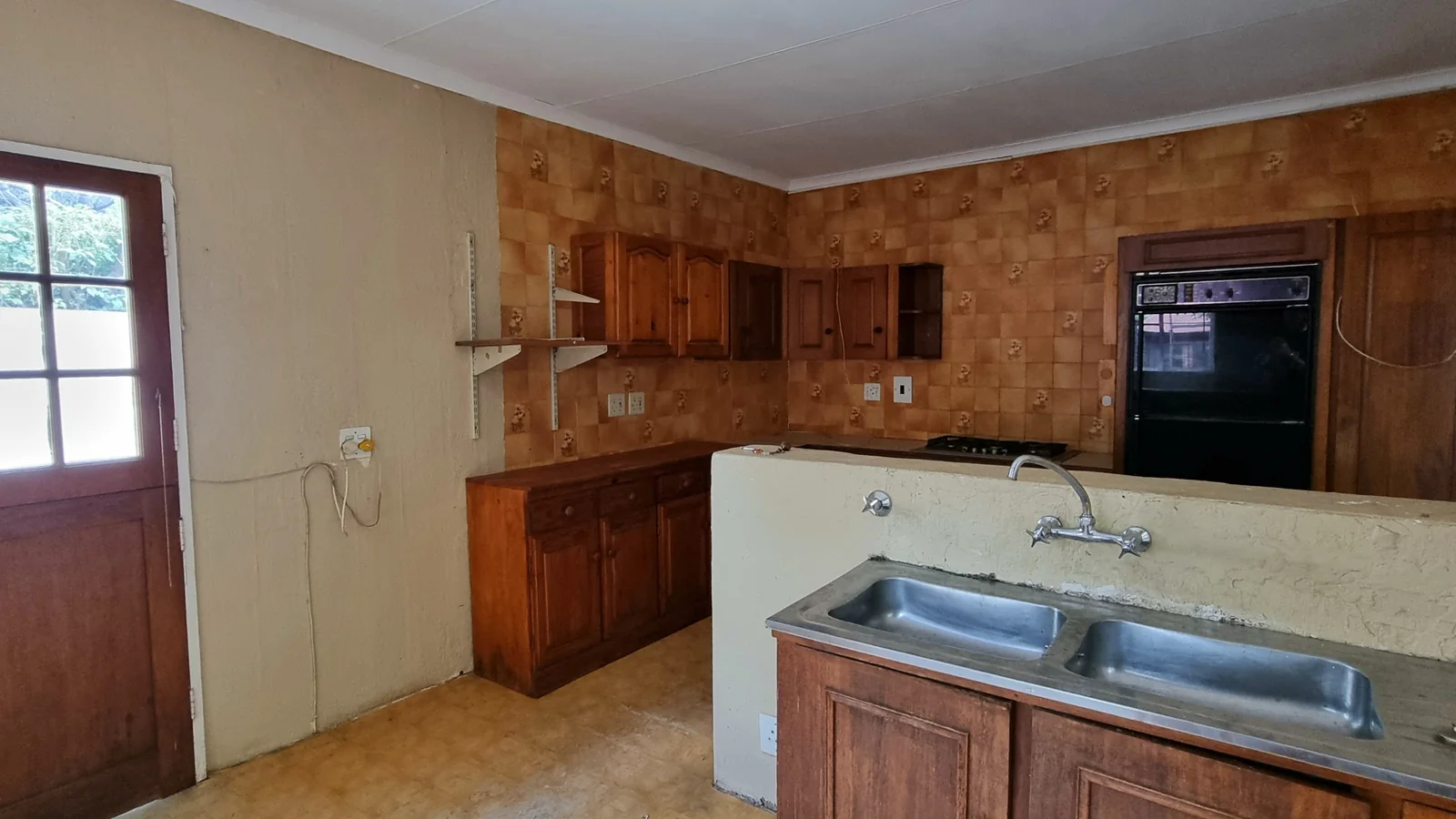 Renovator’s Dream in Prime Bromhof Location – Endless Potential for the Right Buyer