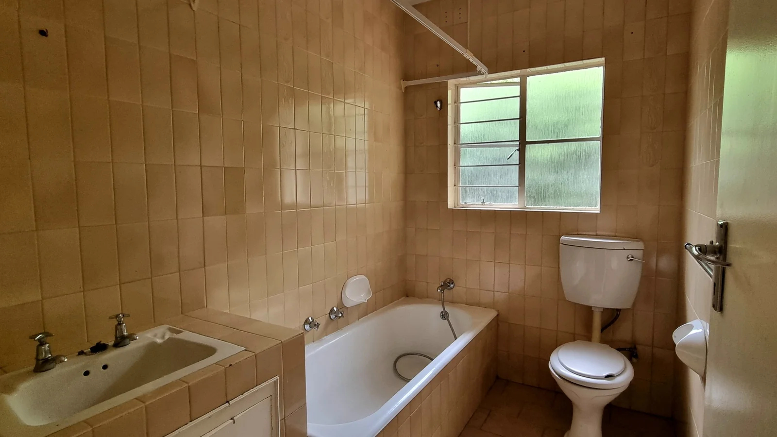Renovator’s Dream in Prime Bromhof Location – Endless Potential for the Right Buyer