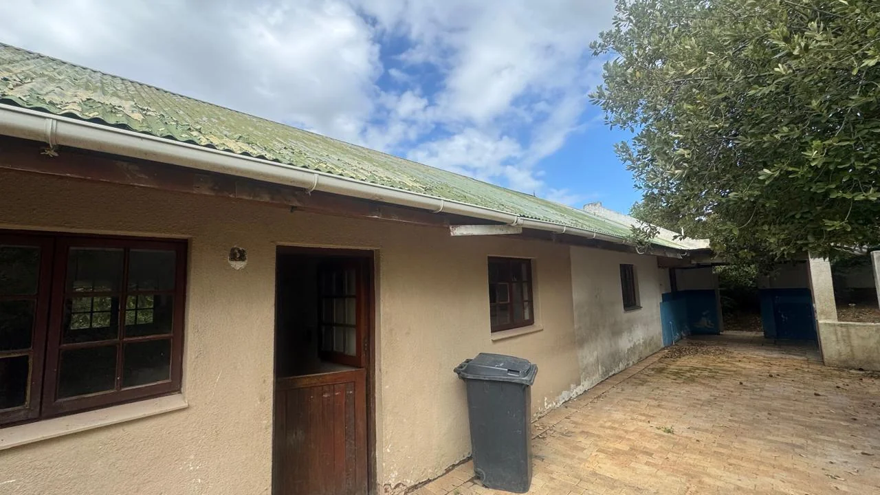 SPACIOUS PROPERTY WITH HUGE DEVELOPMENT POTENTIAL