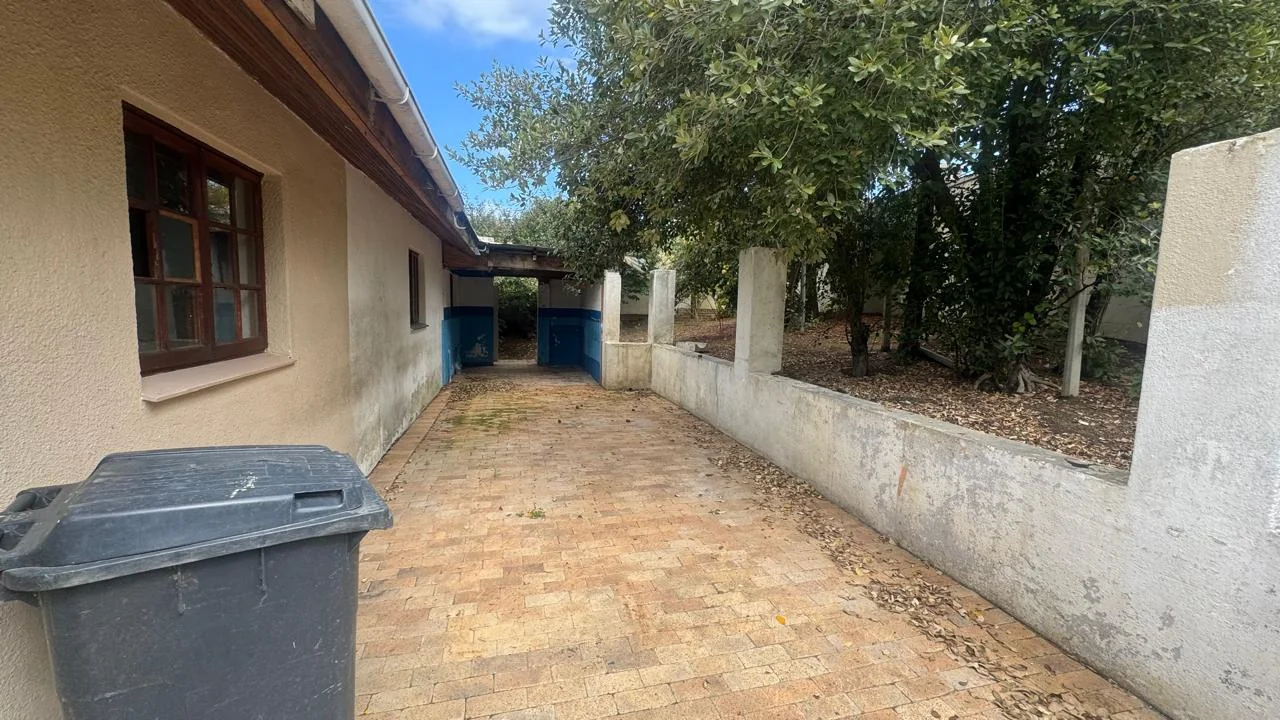 SPACIOUS PROPERTY WITH HUGE DEVELOPMENT POTENTIAL