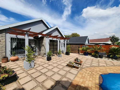 Farrarmere, Benoni