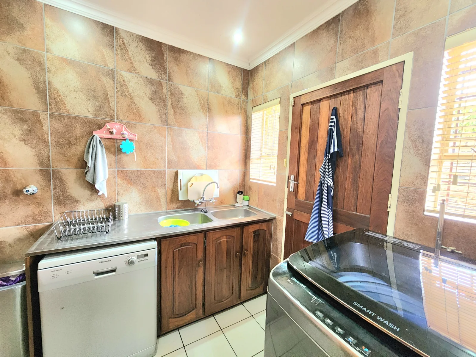 Welcome to Janina Village — secure, spacious family living in the heart of Edleen.