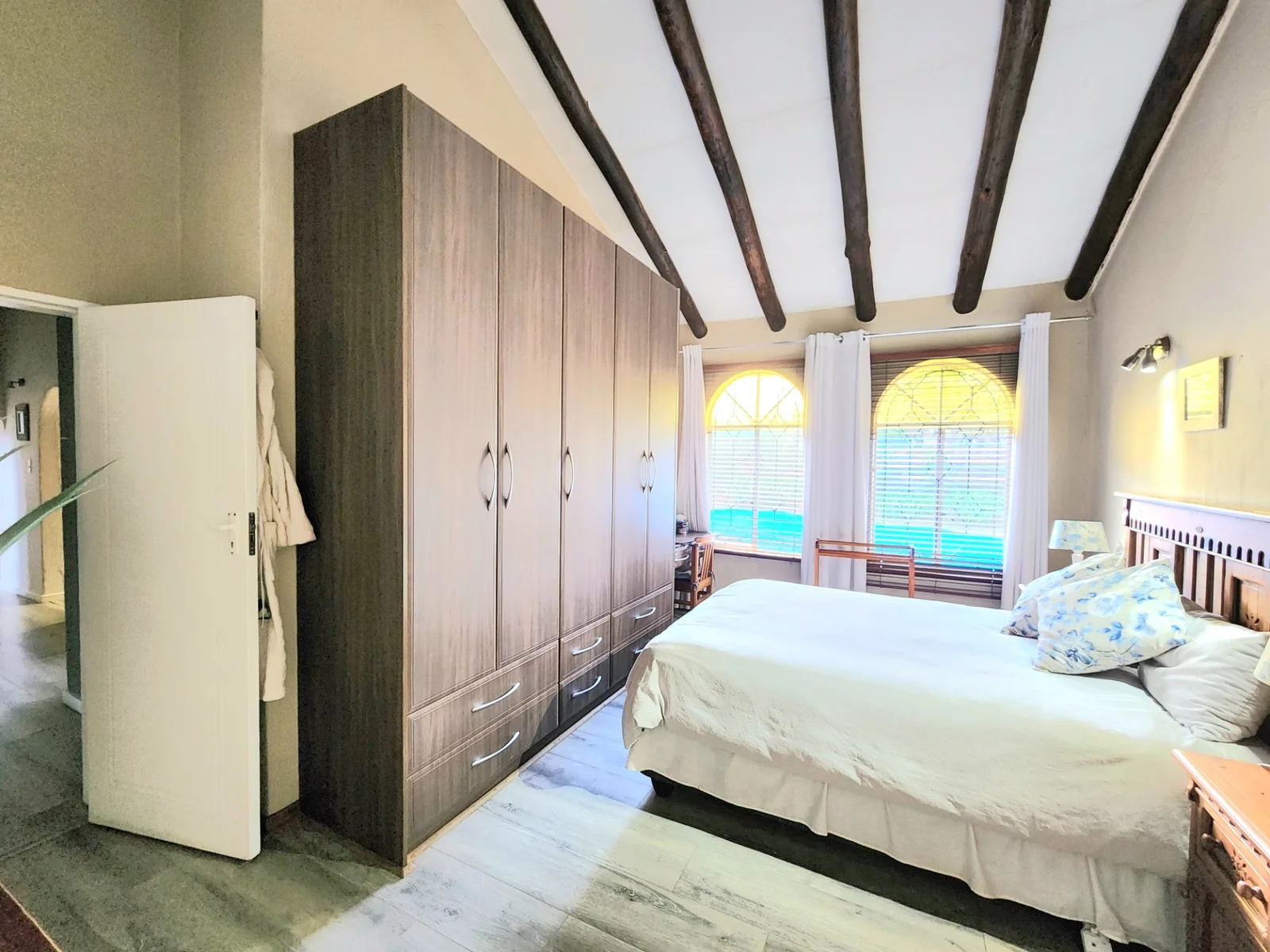 Quiet Cul-de-Sac lifestyle in Ravenswood