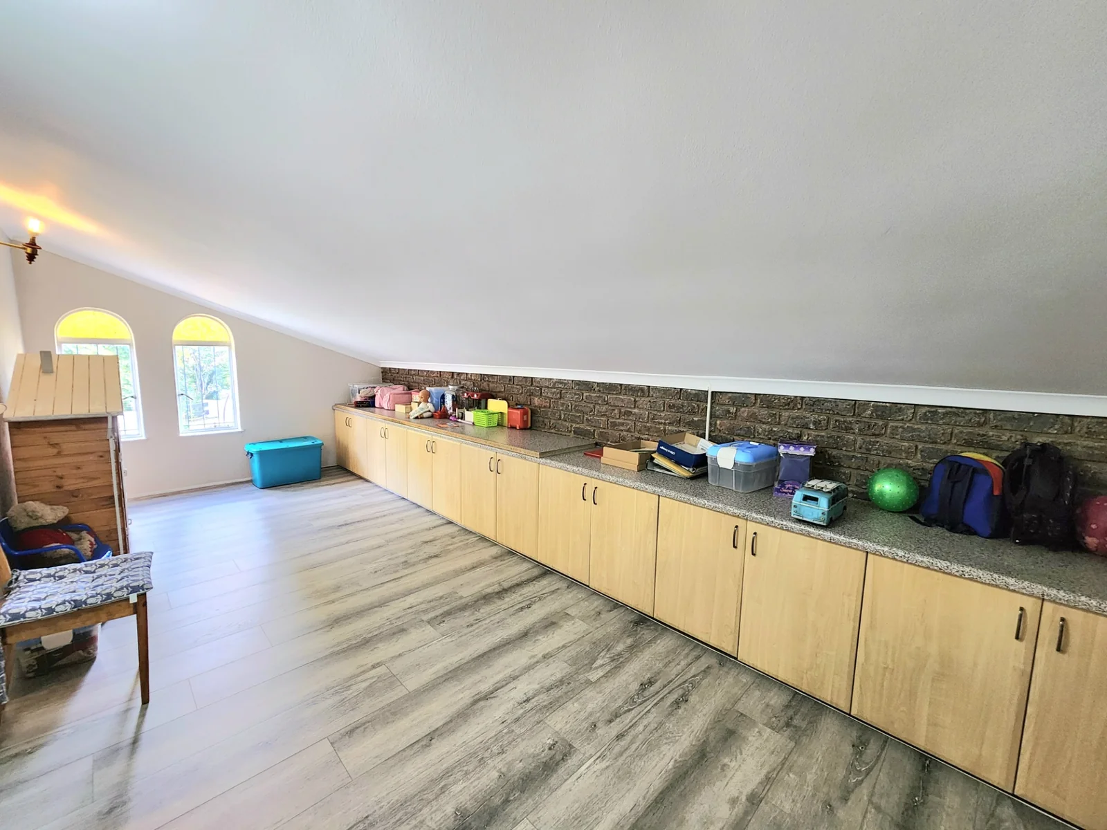 Quiet Cul-de-Sac lifestyle in Ravenswood