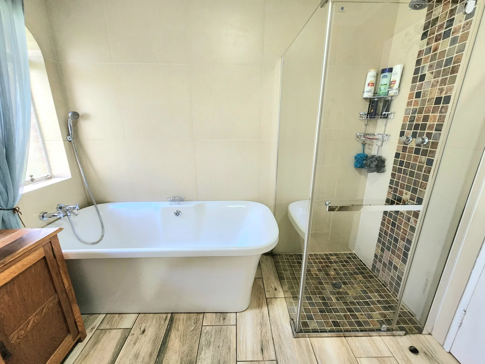Quiet Cul-de-Sac lifestyle in Ravenswood