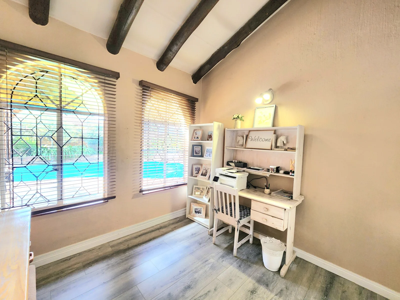 Quiet Cul-de-Sac lifestyle in Ravenswood
