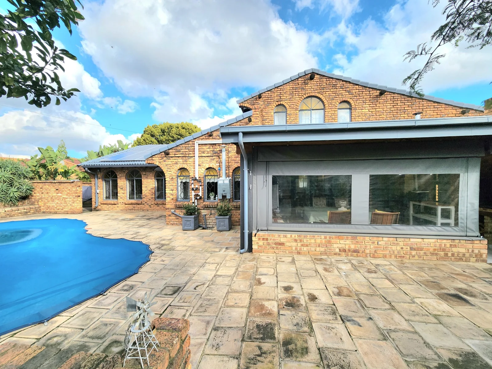 Quiet Cul-de-Sac lifestyle in Ravenswood