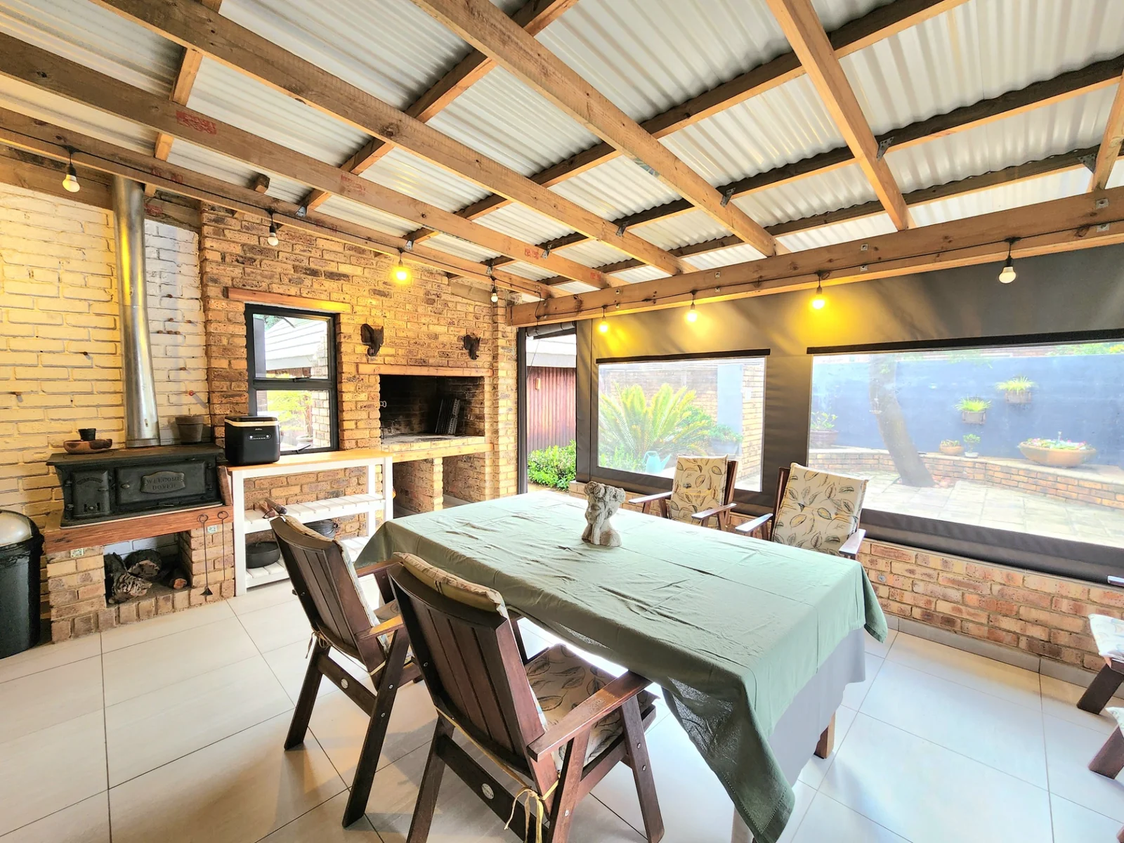 Quiet Cul-de-Sac lifestyle in Ravenswood