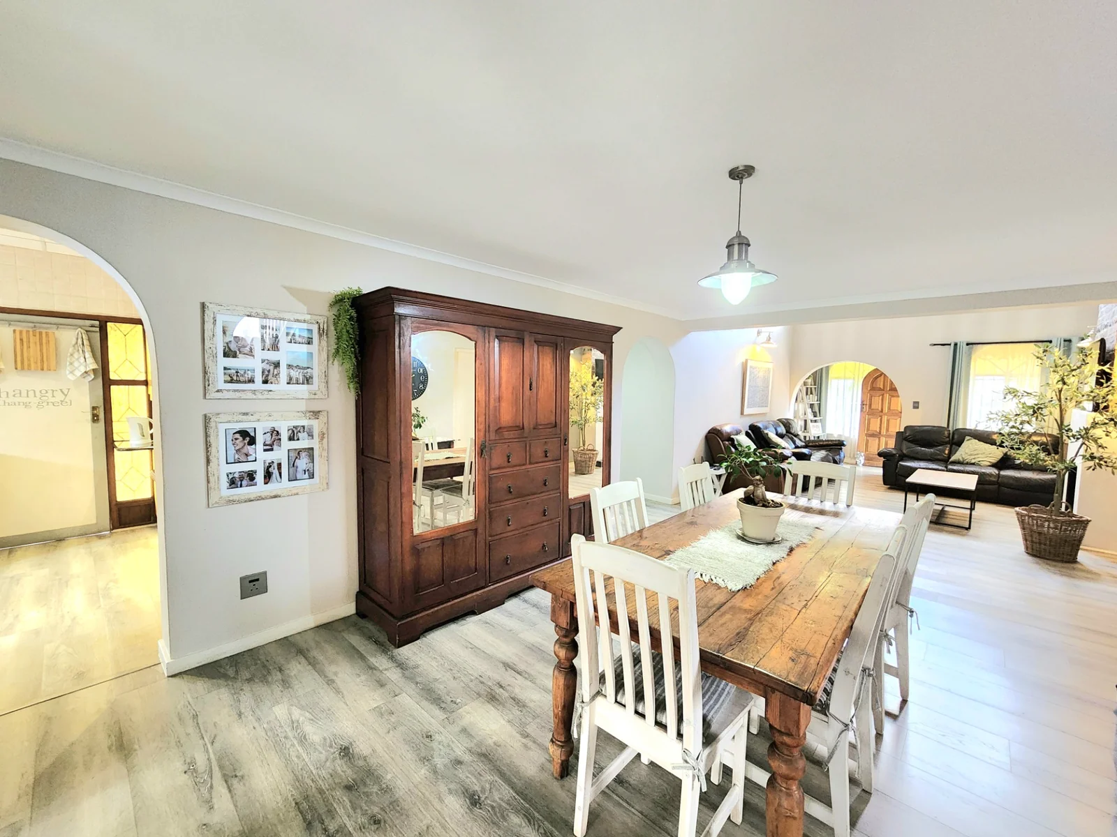 Quiet Cul-de-Sac lifestyle in Ravenswood