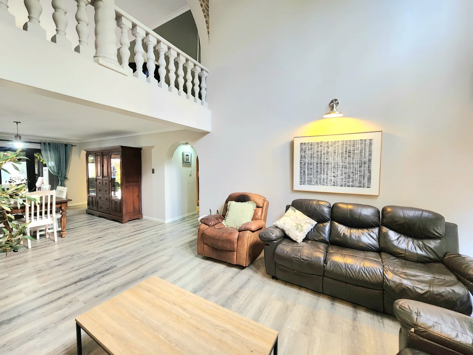 Quiet Cul-de-Sac lifestyle in Ravenswood
