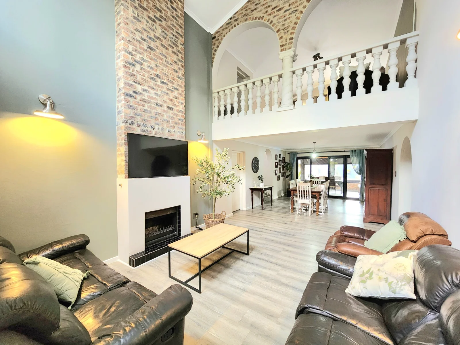 Quiet Cul-de-Sac lifestyle in Ravenswood