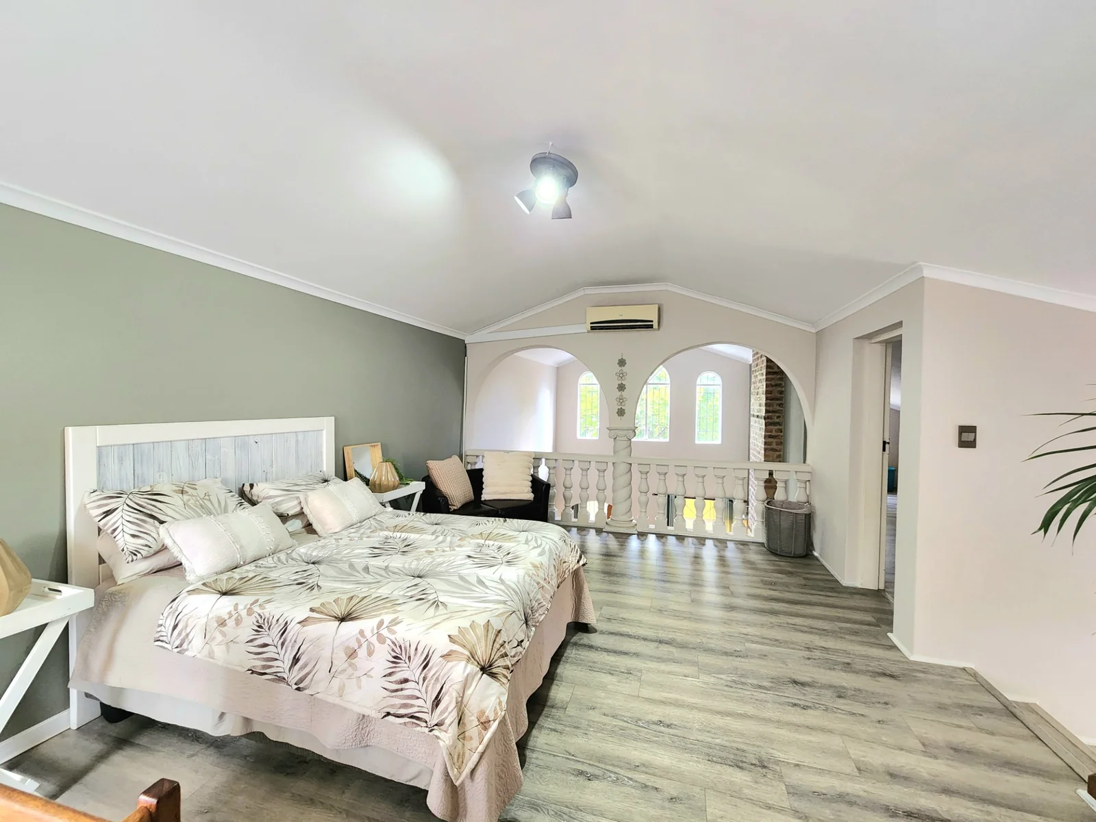 Quiet Cul-de-Sac lifestyle in Ravenswood