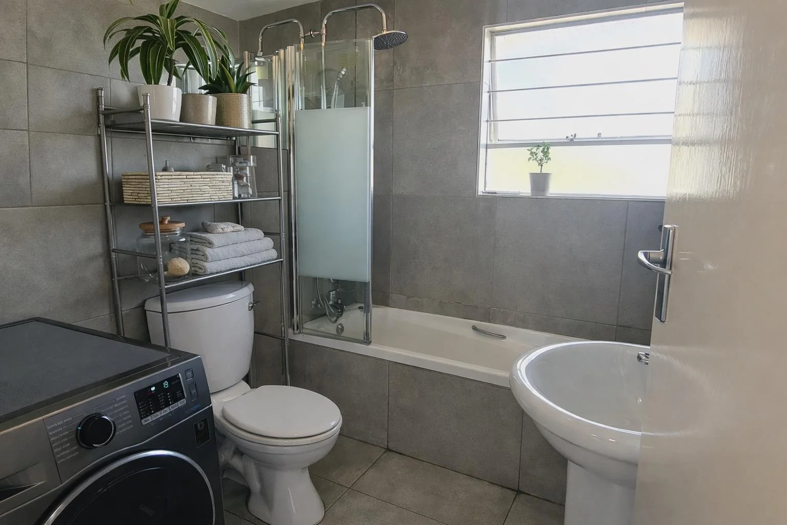 Beautiful apartment for young couple or ideal income generator