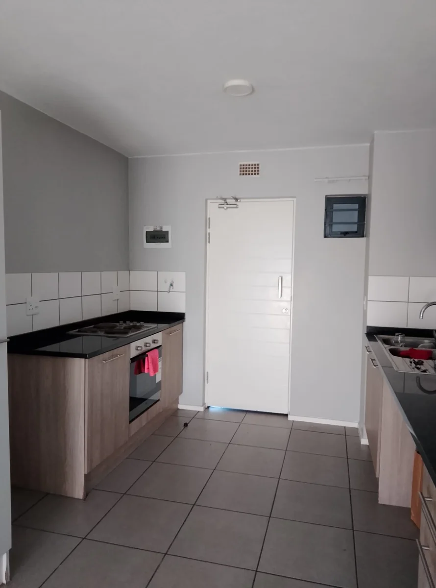 2 Bedroom Apartment To Let | Walking Distance to Vodaworld & Gautrain Bus Route