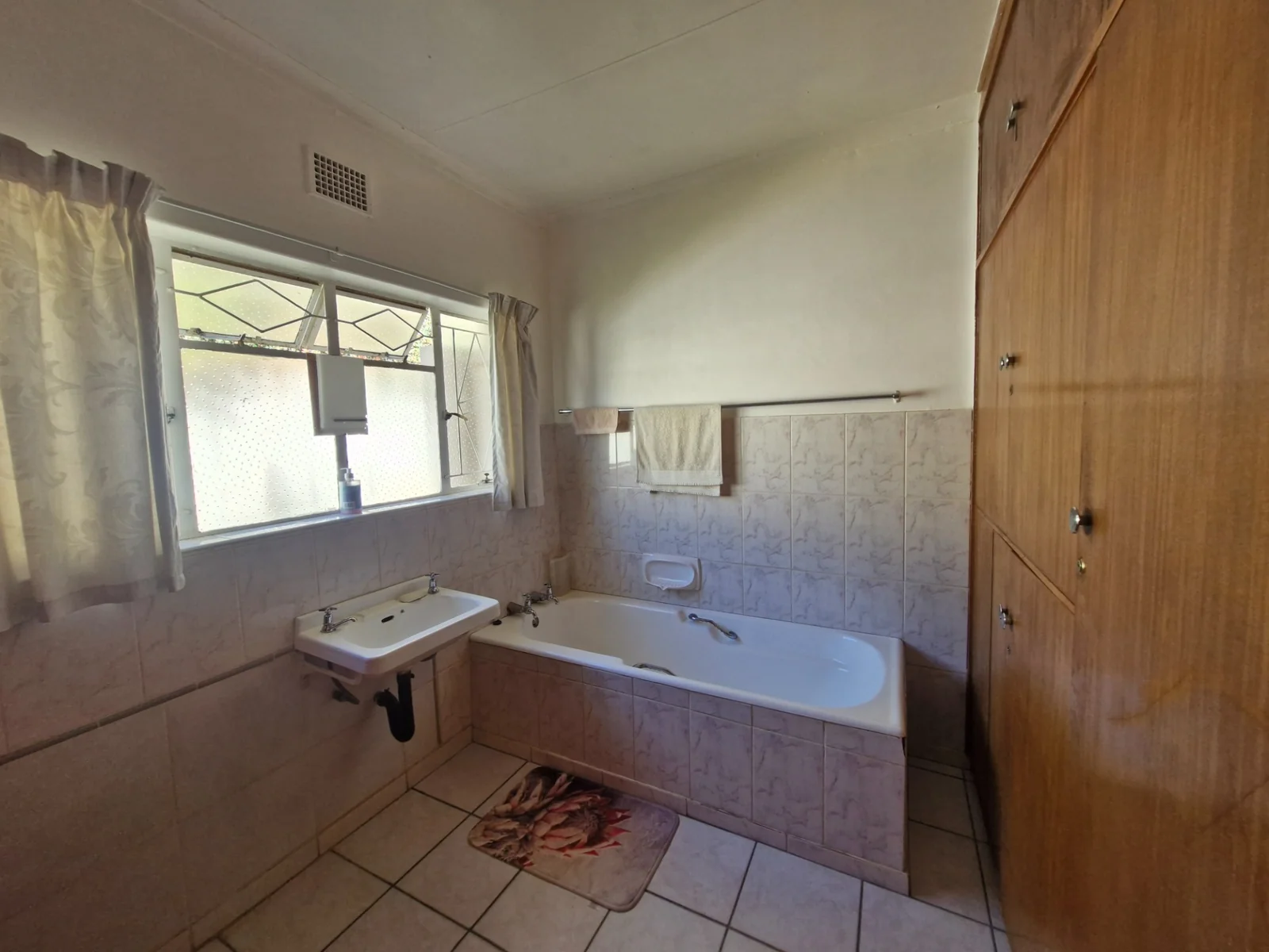 Sunny 5 Bedroom house in Panorama