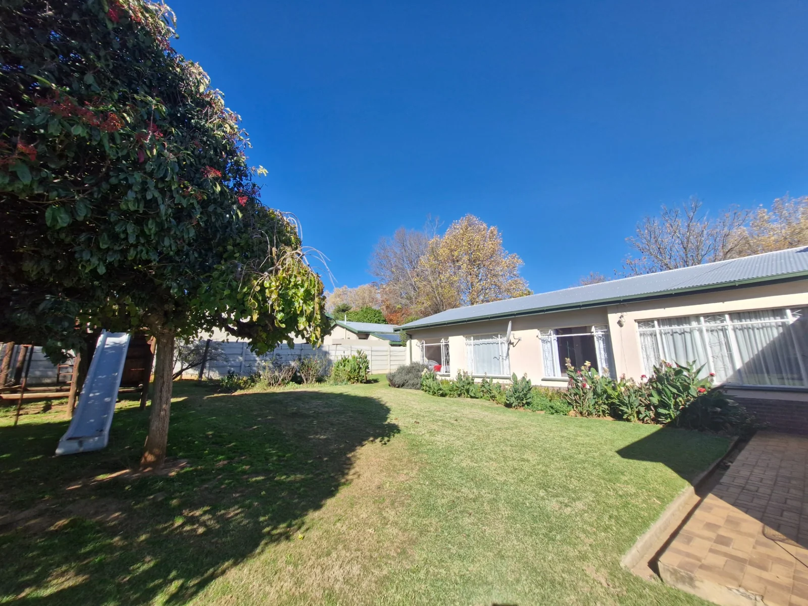 Sunny 5 Bedroom house in Panorama