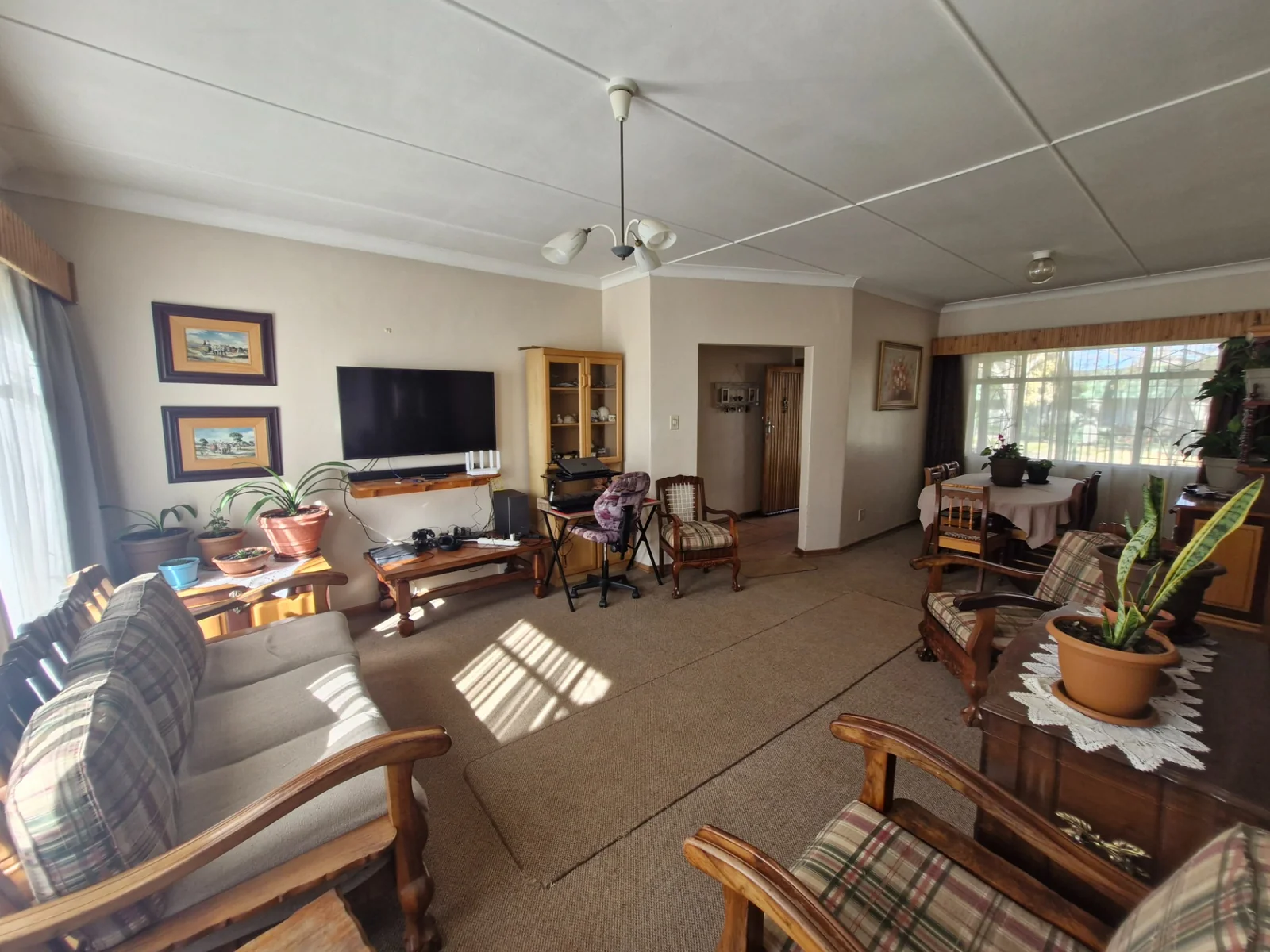 Sunny 5 Bedroom house in Panorama