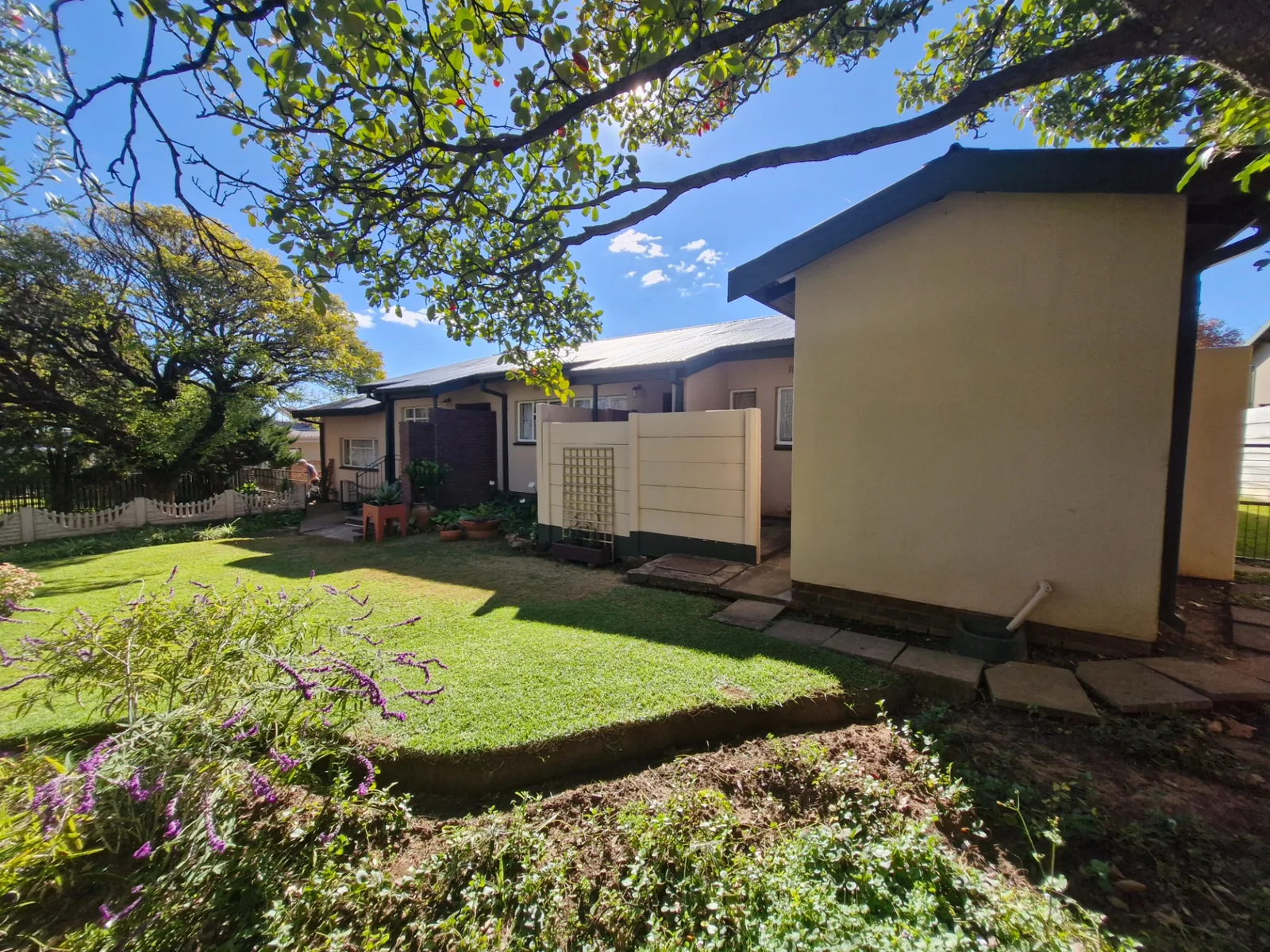 Sunny 5 Bedroom house in Panorama