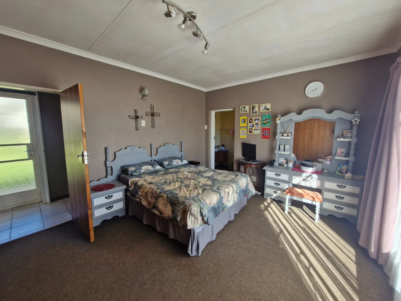 Sunny 5 Bedroom house in Panorama