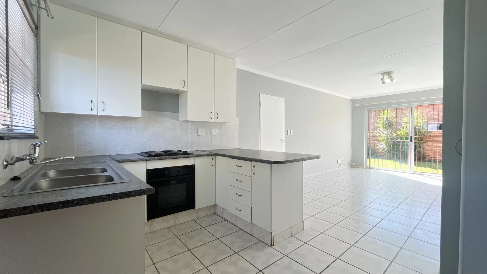 2 Bedroom Simplex to Rent in Wilgeheuwel
