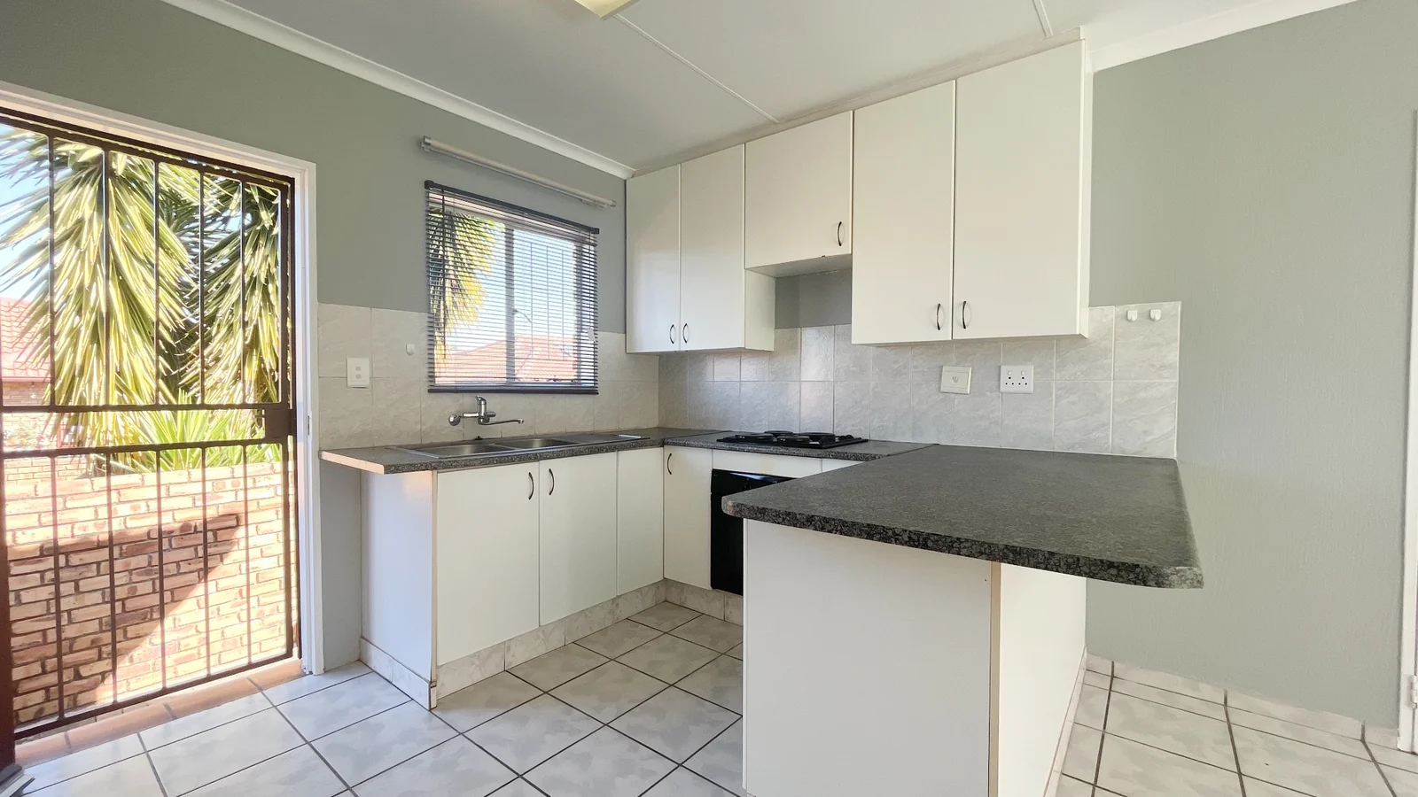 2 Bedroom Simplex to Rent in Wilgeheuwel
