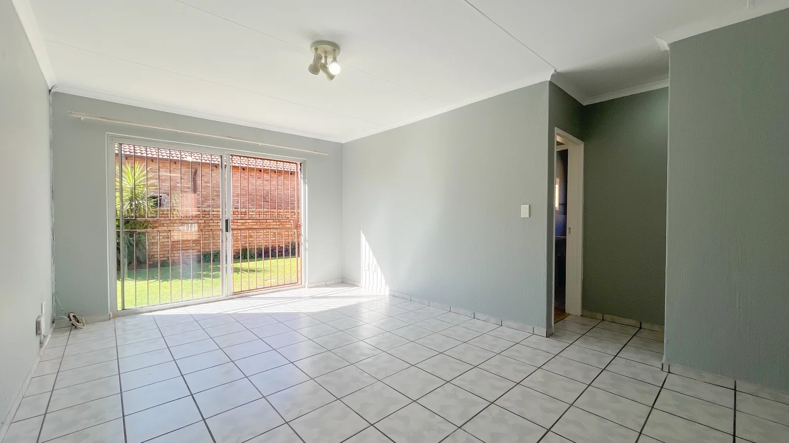 2 Bedroom Simplex to Rent in Wilgeheuwel