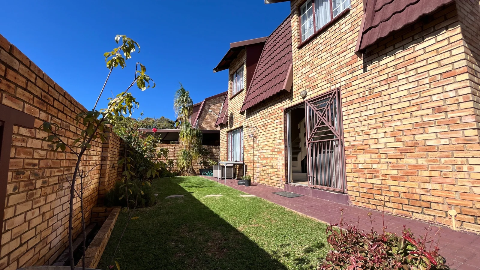 4 Bedroom Townhouse to Rent