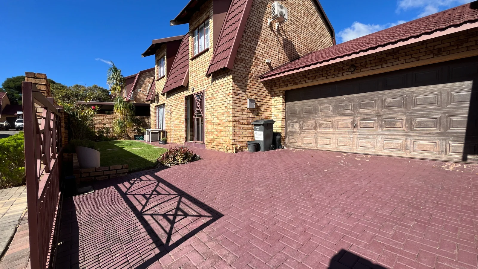 4 Bedroom Townhouse to Rent