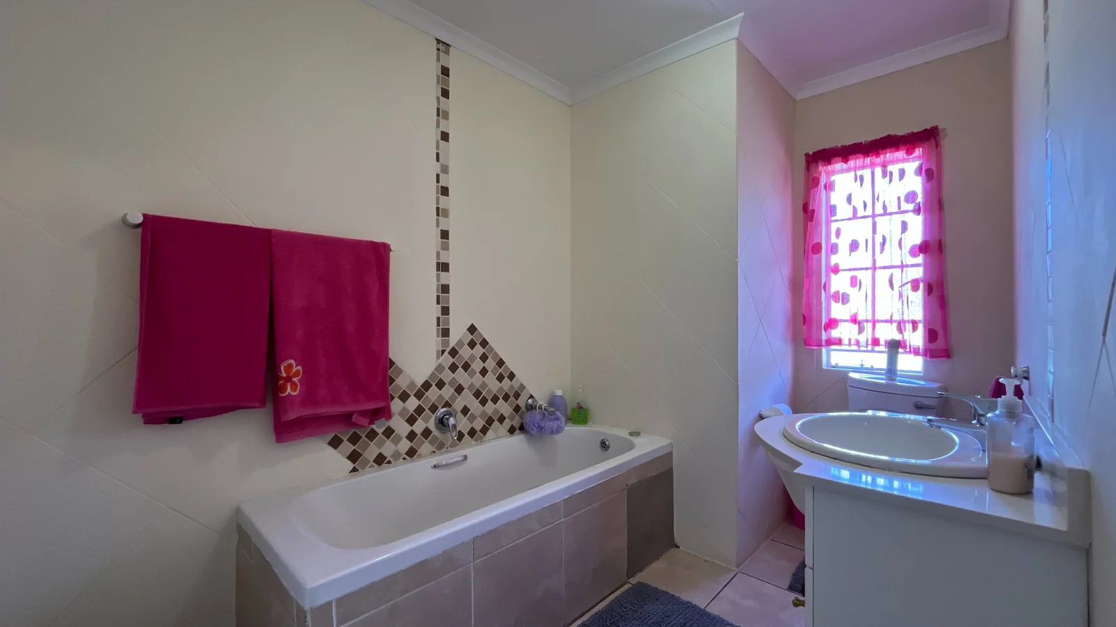 4 Bedroom Townhouse to Rent