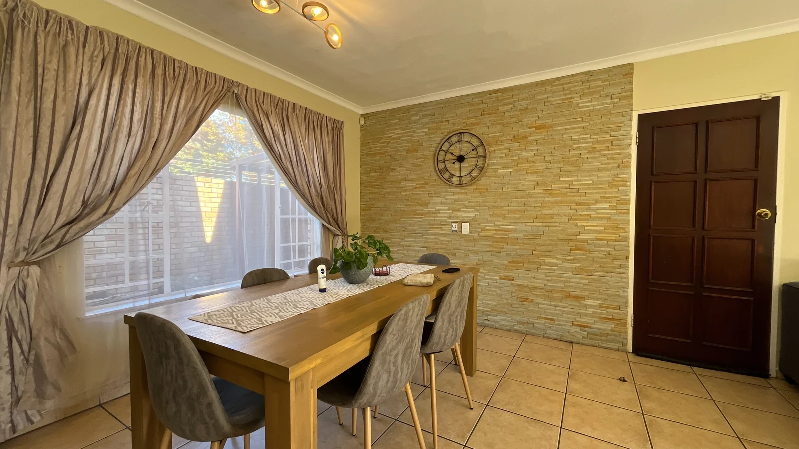 4 Bedroom Townhouse to Rent
