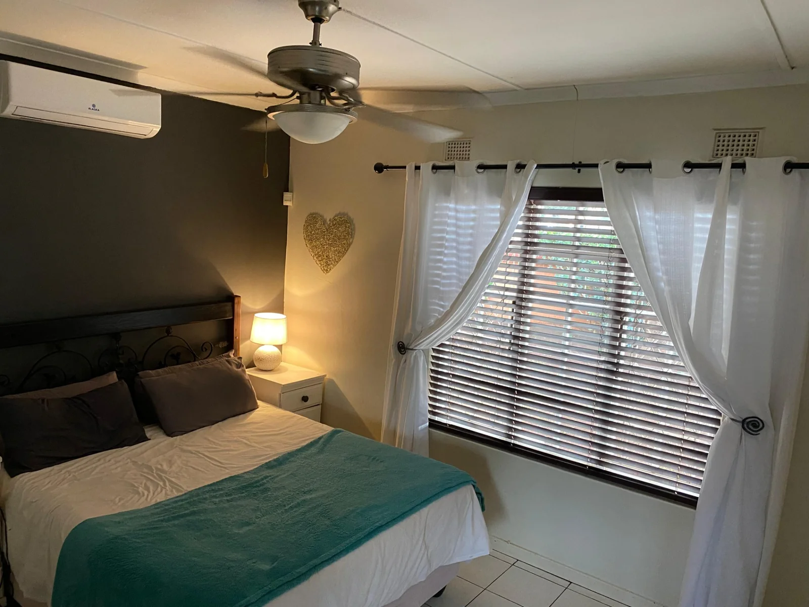 Modern simplex for sale in Grantham Park
