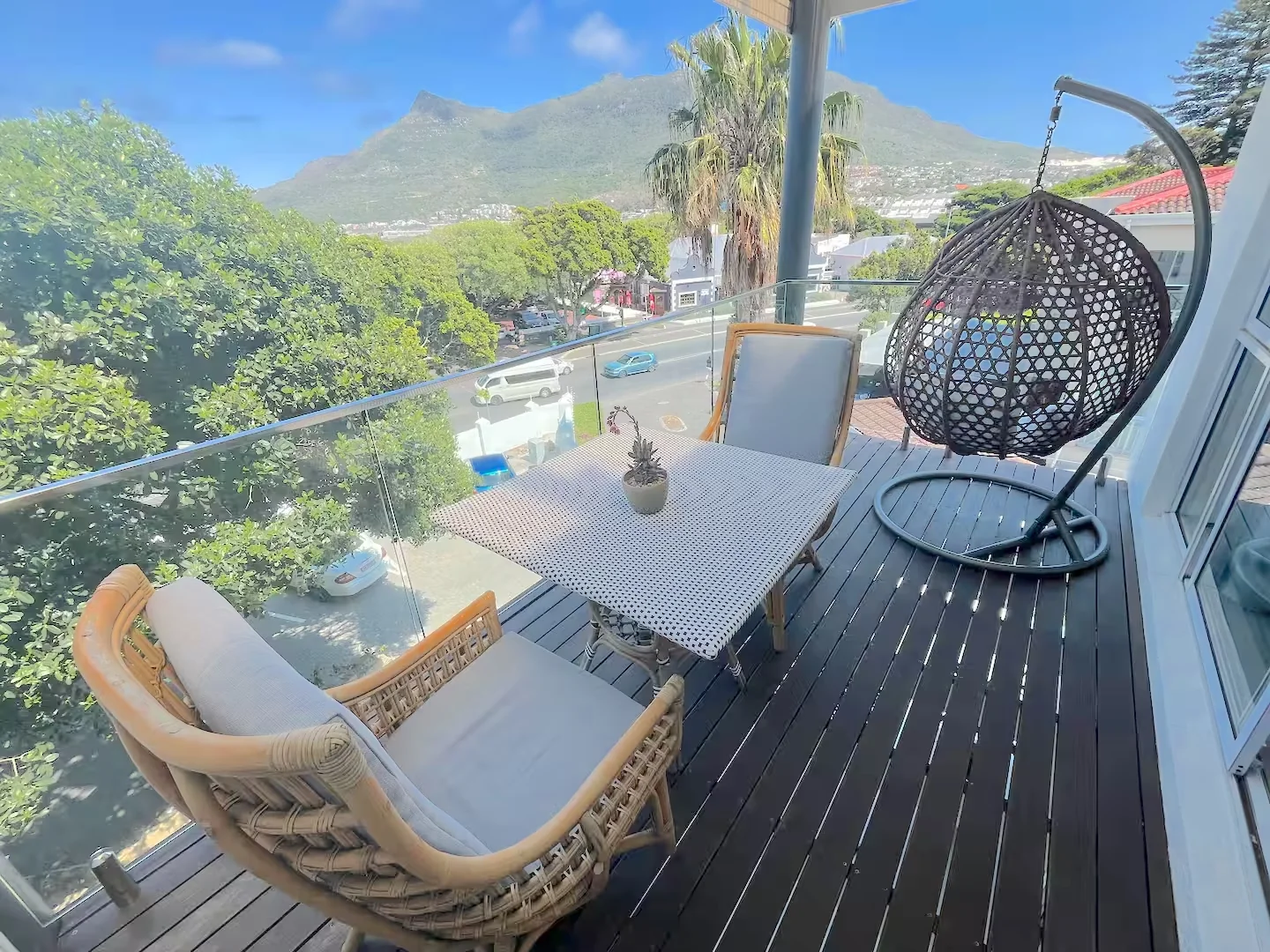 Spacious, bright and airy duplex 3 bedroom apartment, with stunning sea and mountain views.