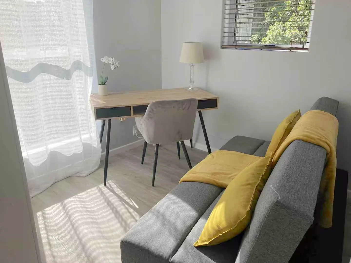 Spacious, bright and airy duplex 3 bedroom apartment, with stunning sea and mountain views.