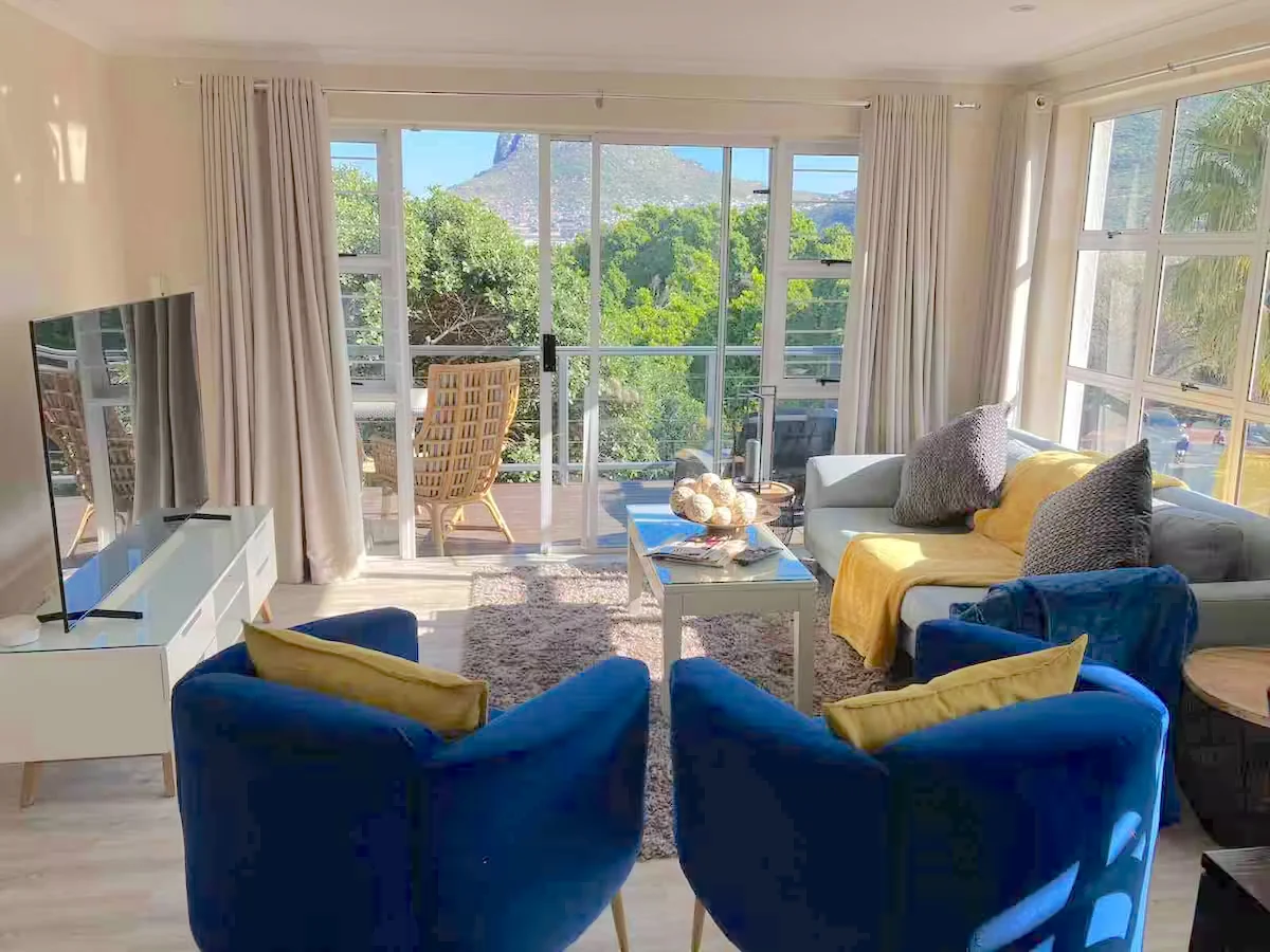 Spacious, bright and airy duplex 3 bedroom apartment, with stunning sea and mountain views.