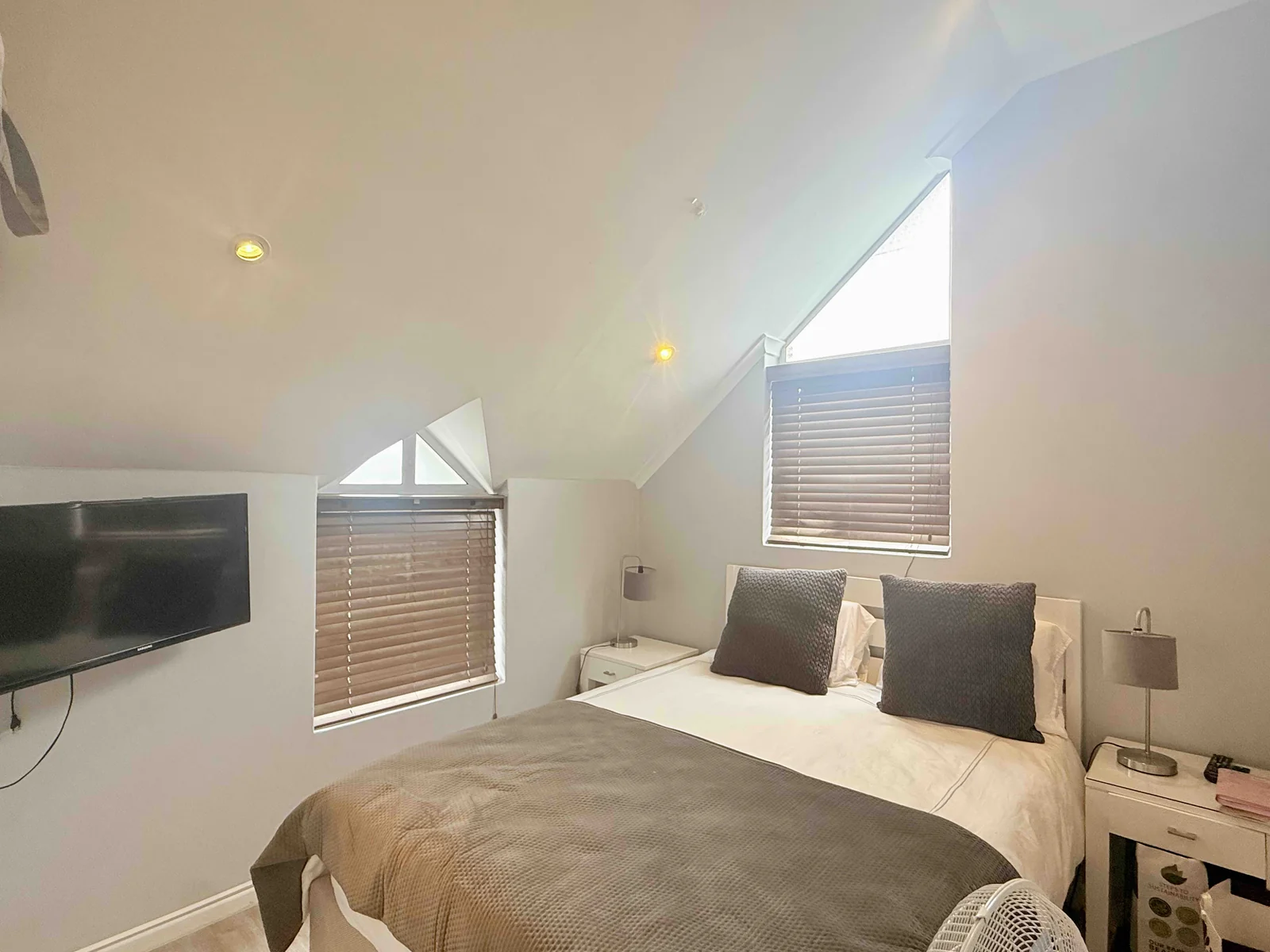 Spacious, bright and airy duplex 3 bedroom apartment, with stunning sea and mountain views.