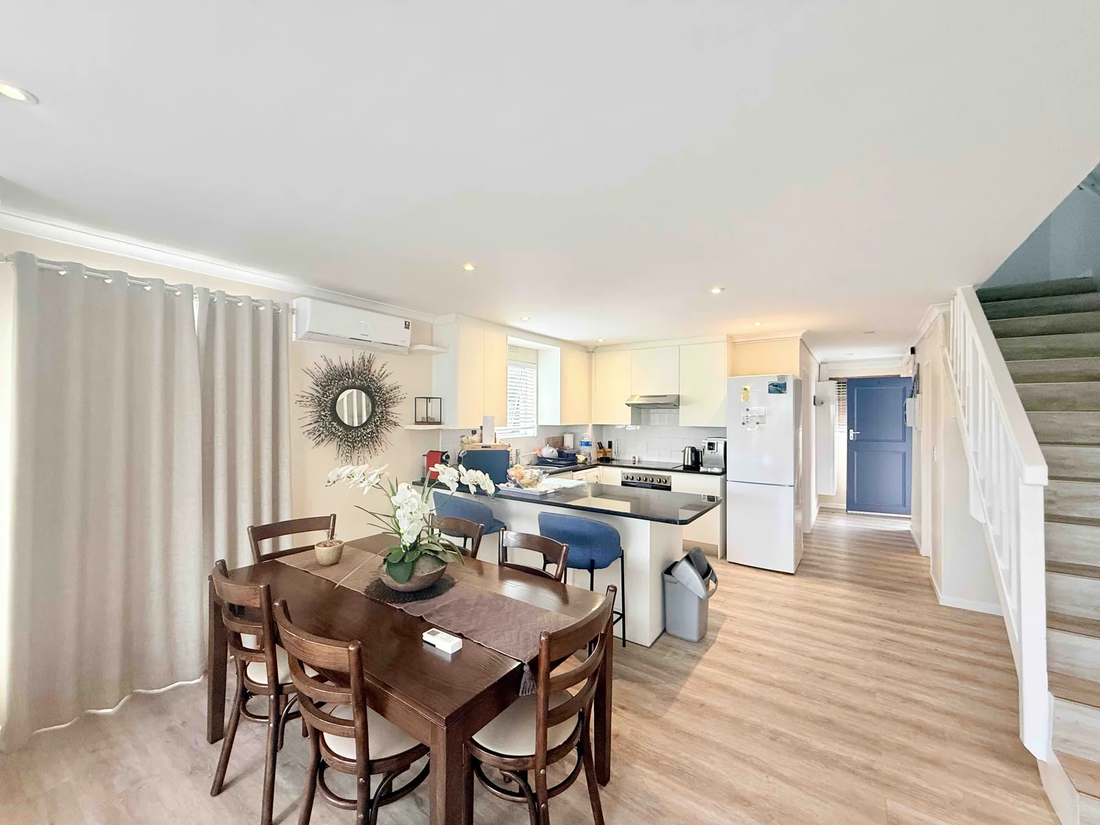 Spacious, bright and airy duplex 3 bedroom apartment, with stunning sea and mountain views.