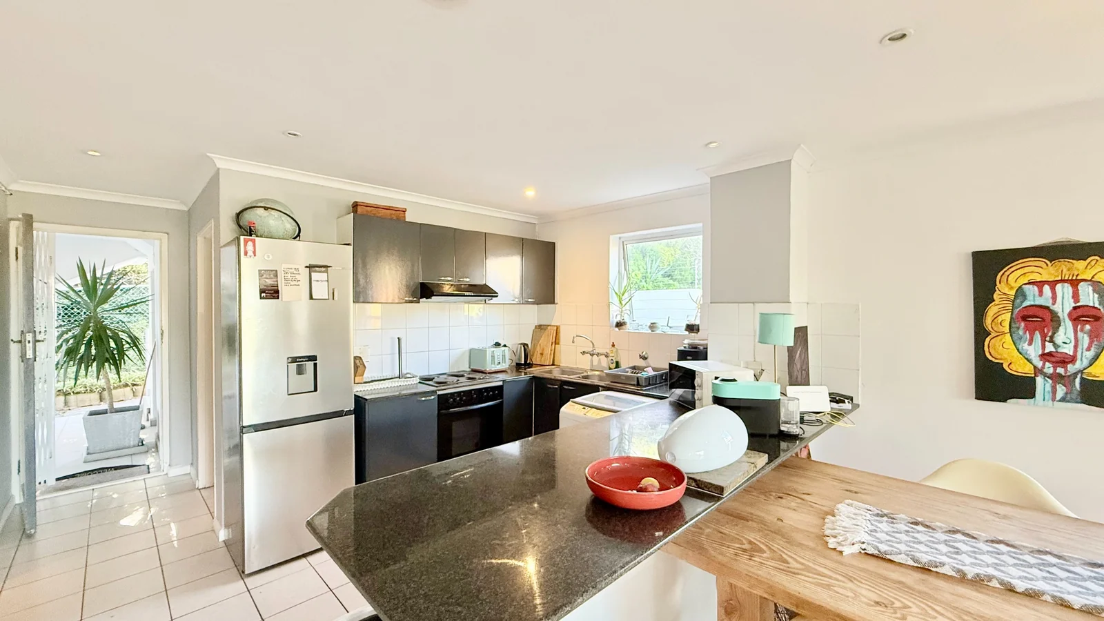 Conveniently situated, secure 3 bedroom apartment with stunning sea and mountain views.